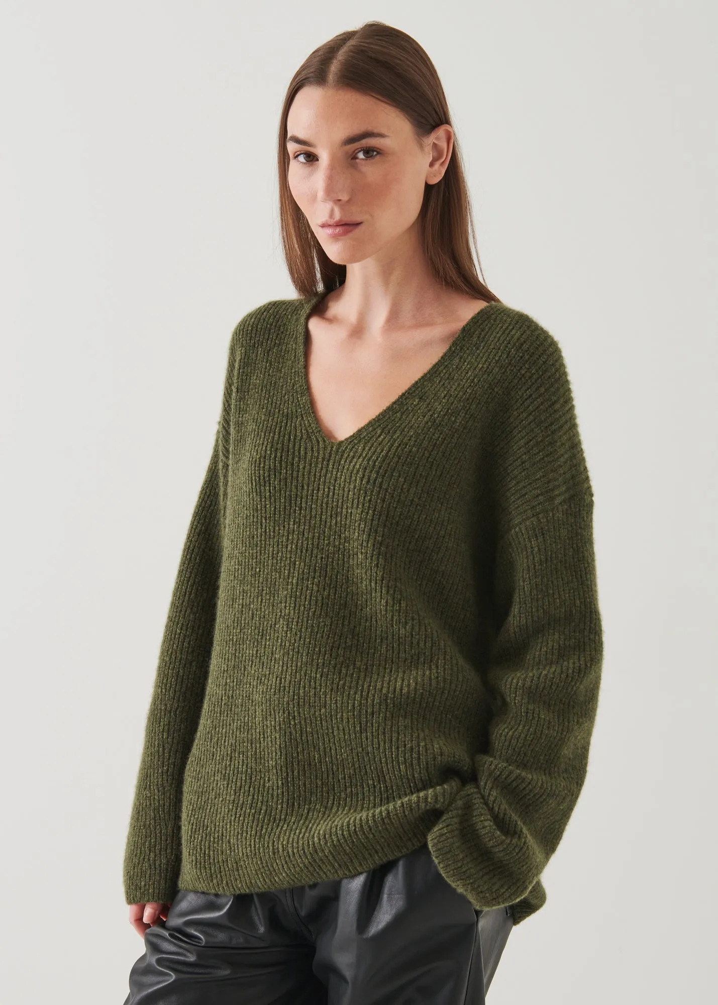 CASHMERE BLEND V-NECK SWEATER