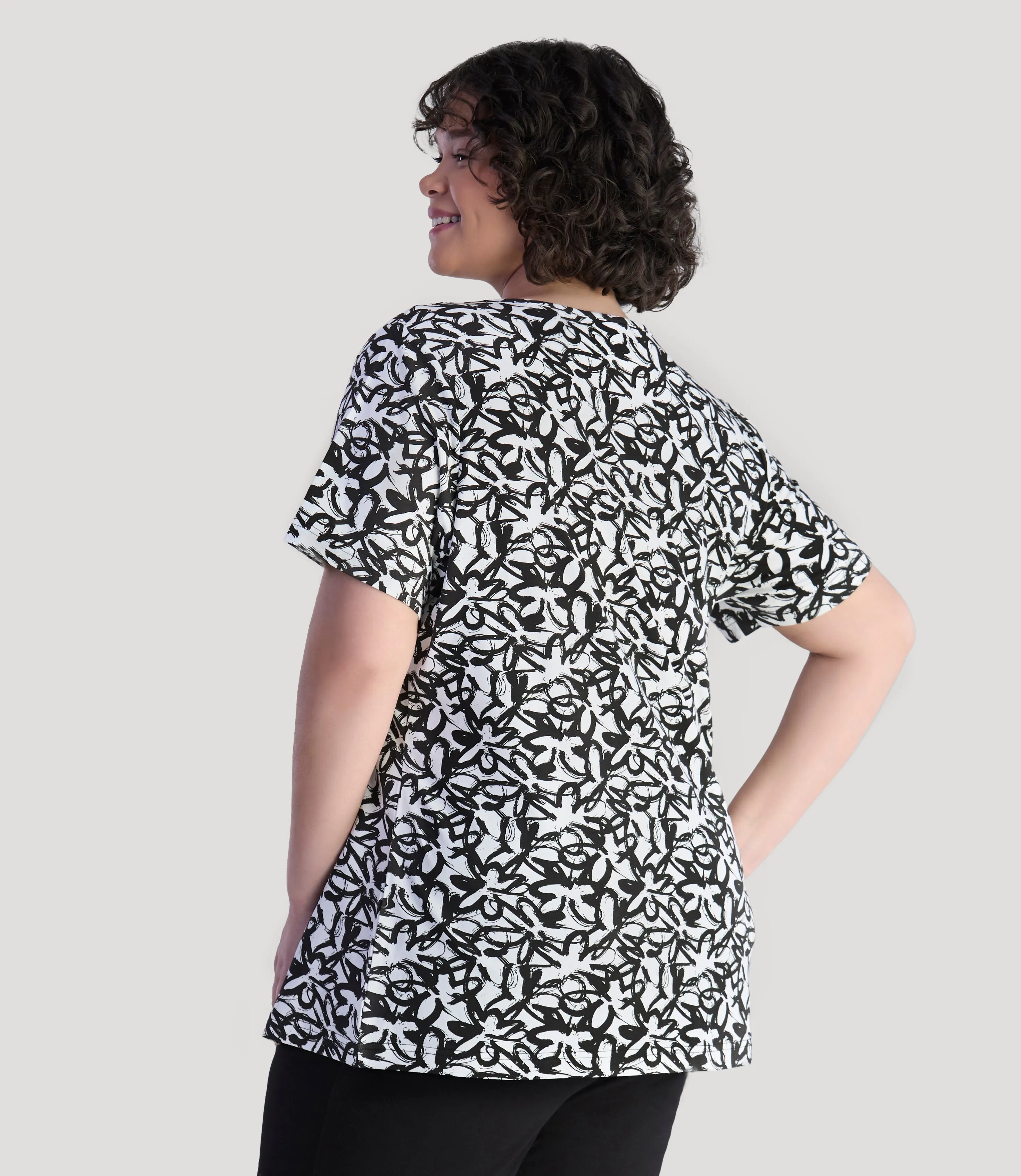 Junonia Short Sleeve V-Neck Top Black and White Wildflower