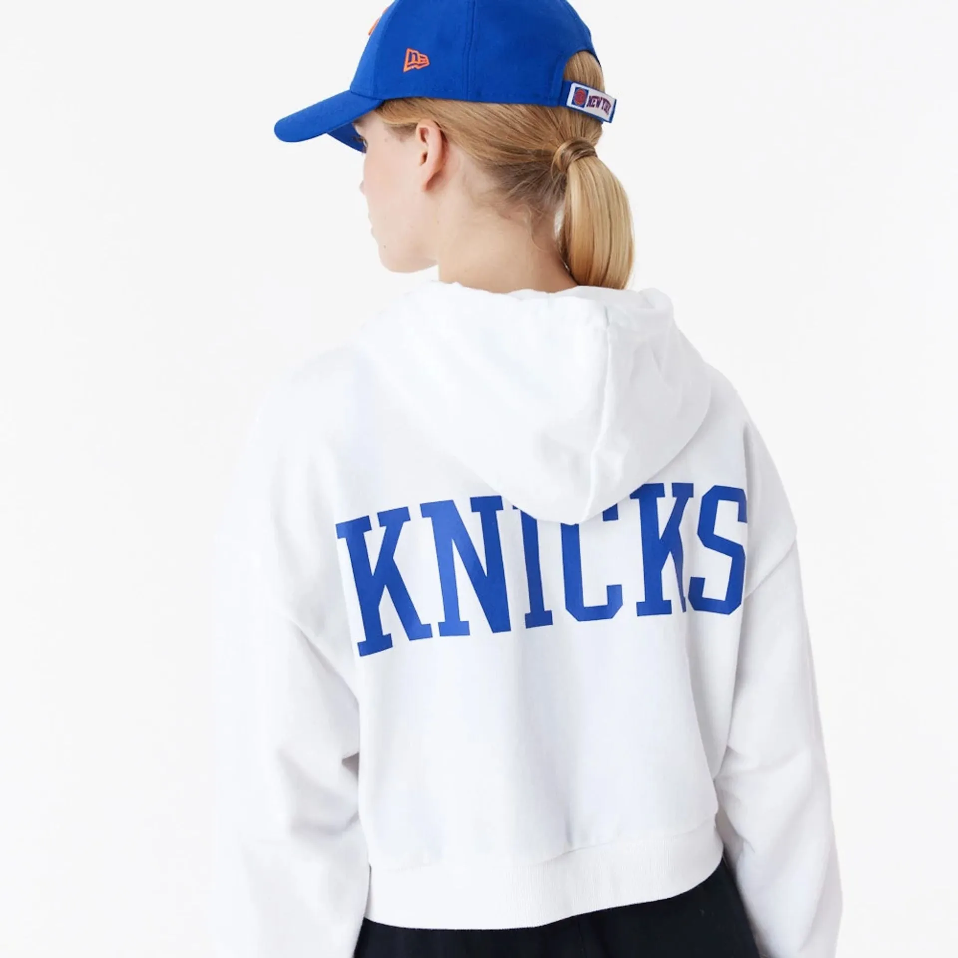 New York Knicks Womens NBA Team Logo White Crop Pullover Hoodie