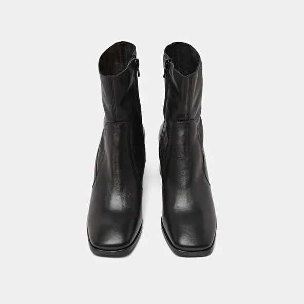 Oval-toe boots in black aged leather