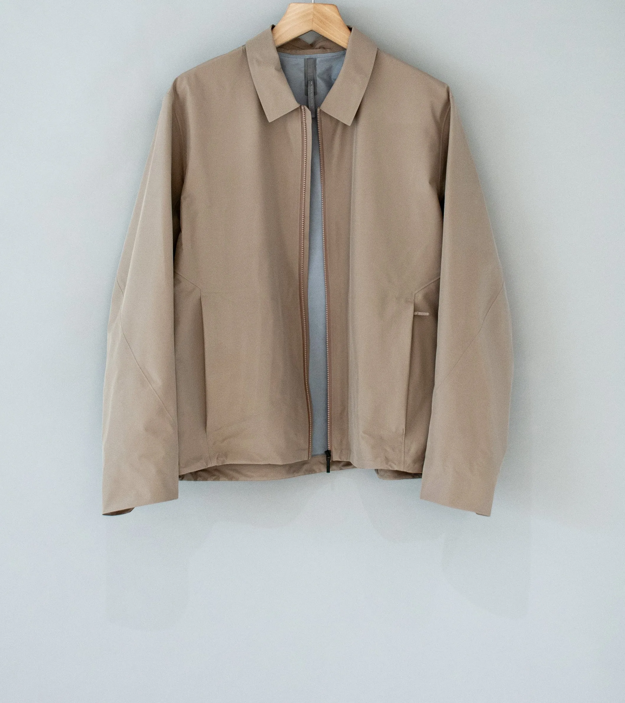 Veilance 'Centroid Jacket' (Soil)