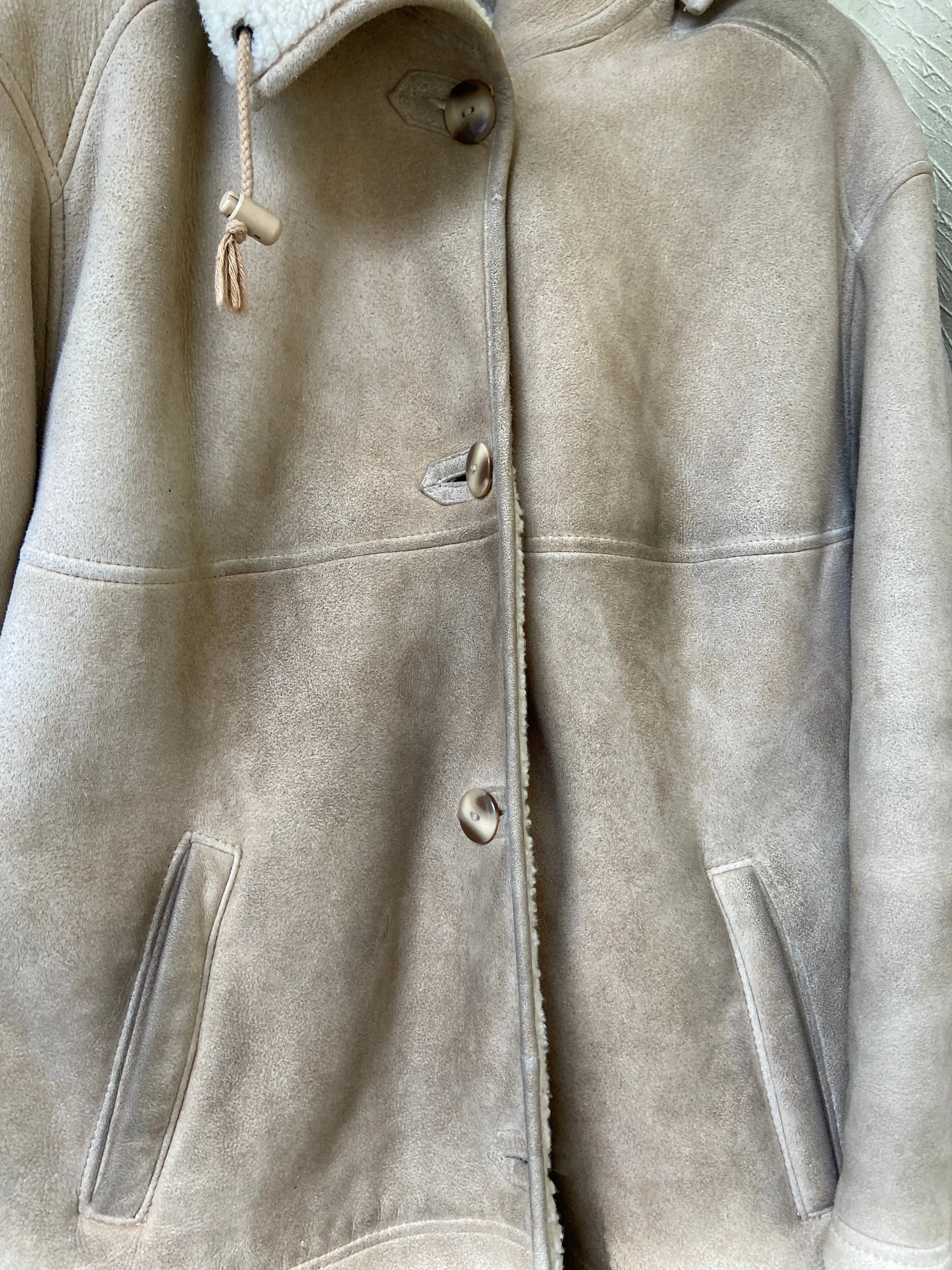 Vintage 80's Women Hooded Sheepskin Coat in Beige